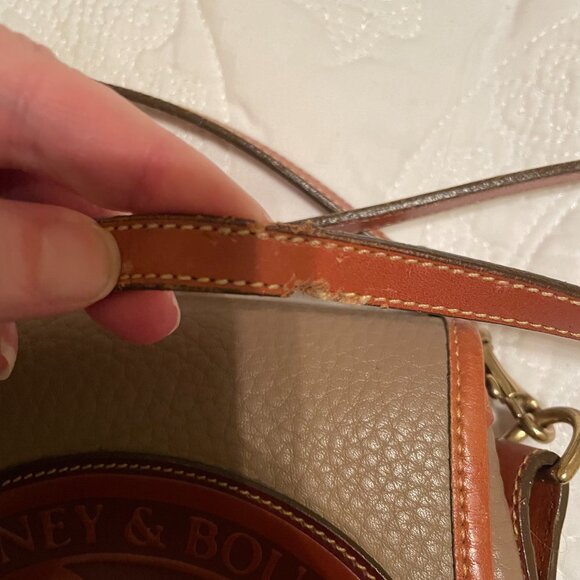 Vintage Dooney & Bourke Big Duck Crossbody handbag damage on strap - Picture 4 of 11